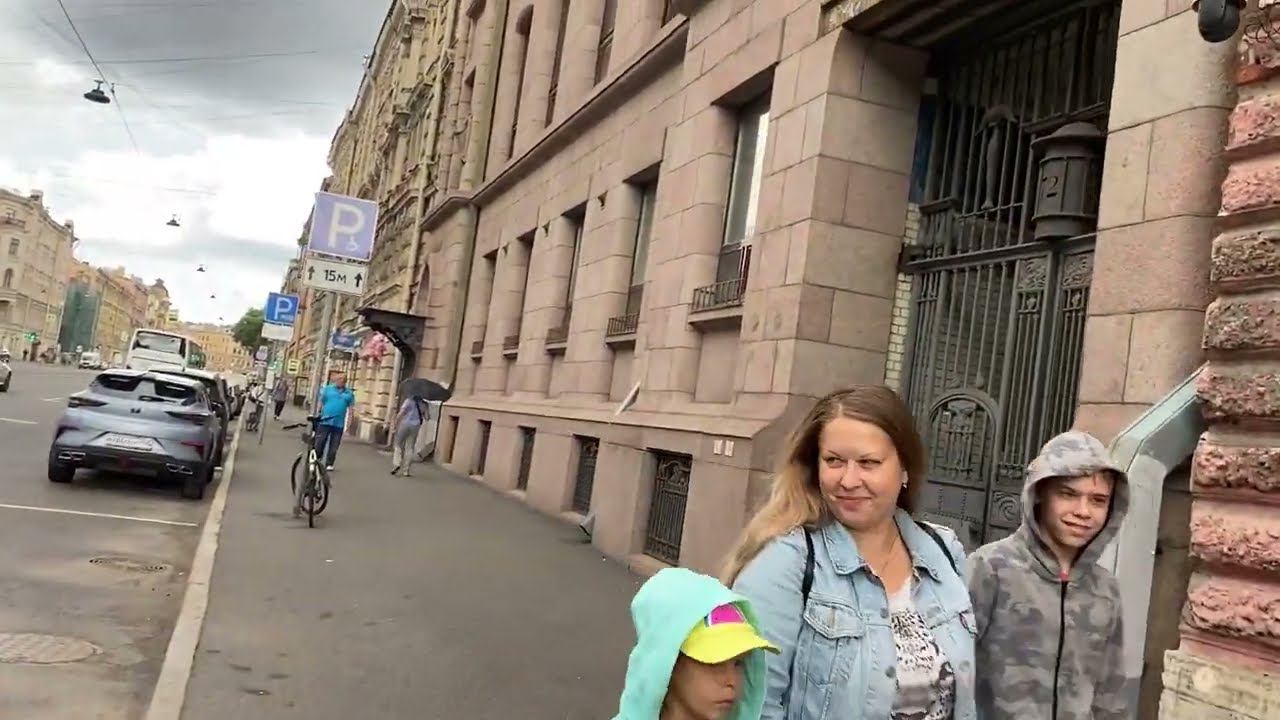 Квартира в центре Санкт-Петербурга за 3 тыс. в сутки, хороший вариант но с хозяйкой и собакой смотреть онлайн