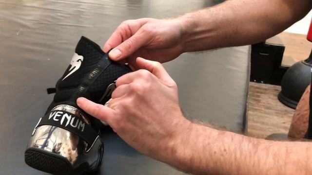 VENUM ELITE BOXING BOOTS REVIEW смотреть онлайн