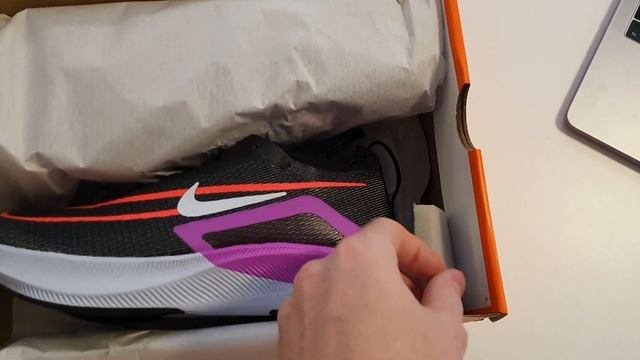 Распаковка и обзор кроссовок Nike Zoom Fly 4. смотреть онлайн