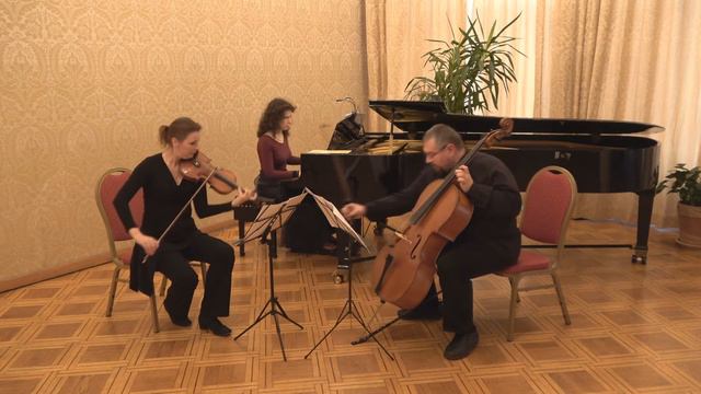 Markéta PROCHÁZKOVÁ: TRIO PRO HOUSLE, VIOLONCELLO A KLAVÍR (II. věta skladby ze studentského období смотреть онлайн