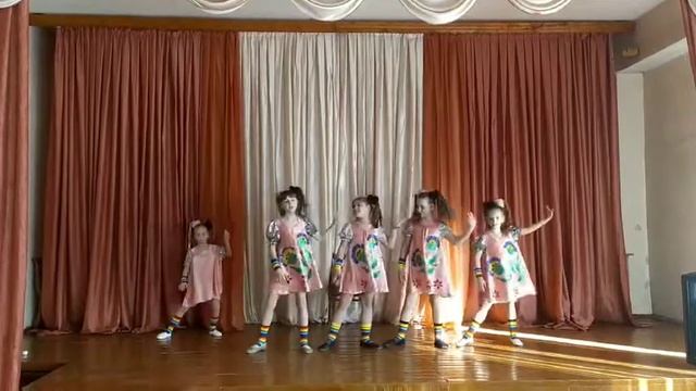 хореографическая зарисовка "Суперхит", танцевальный коллектив "Искорки", ГУО "Остринская ДШИ" смотреть онлайн