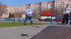 В Скейт Парке на Самом Лёгком Трюковом Самокате и Трюки за Наклейки