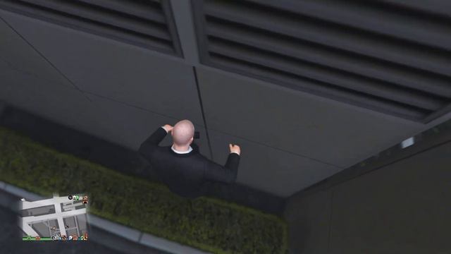 GTA Online - Glitching into Lombank (Wallbreach) смотреть онлайн