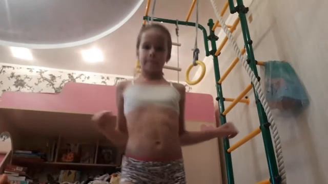 Маленькая акробатка смотреть онлайн