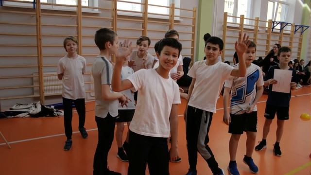 Дорогие ребята! Примите поздравления с окончанием учебного года! смотреть онлайн