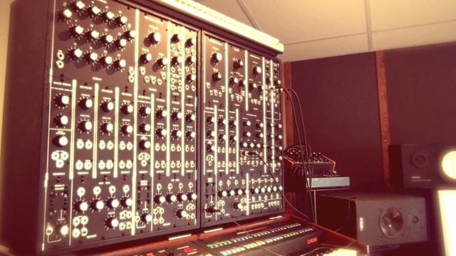 Moog Modular Clone ( Mos-lab System 2P ) part 2 смотреть онлайн