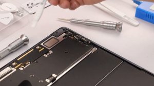 MacBook Air 14inch disassembling the motherboard (A2681 M2 Model)