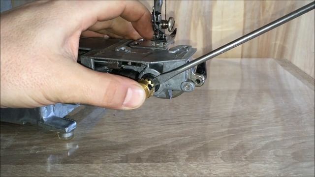 Comfort 33.Не захватывает нить.Регулировка.