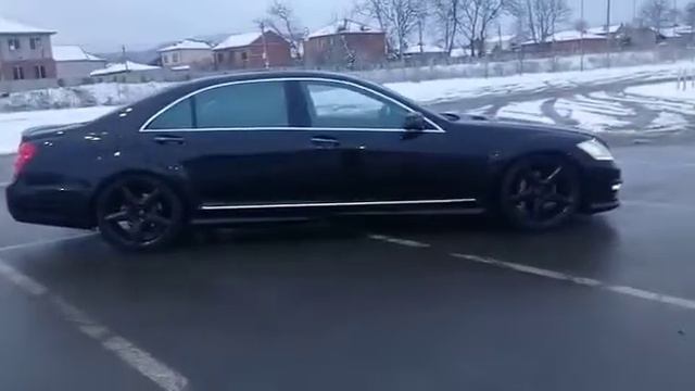 Mercedes -Benz W221 S 600 V12 517сил