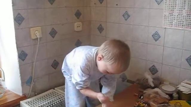Мастер-класс от 3 летнего малыша как месить тесто смотреть онлайн