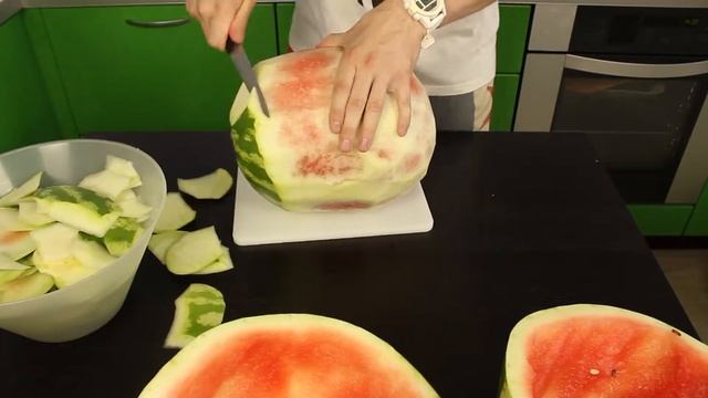 ВЫТАСКИВАЕМ АРБУЗ ИЗ КОЖУРЫ смотреть онлайн