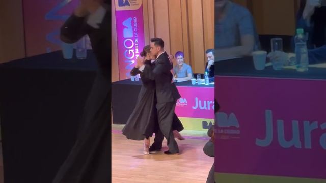 探戈比赛半决赛｜Tango Pista组Suyay Quiroga y Jonny Carvajal en metropolitano2023（Tango-1） смотреть онлайн