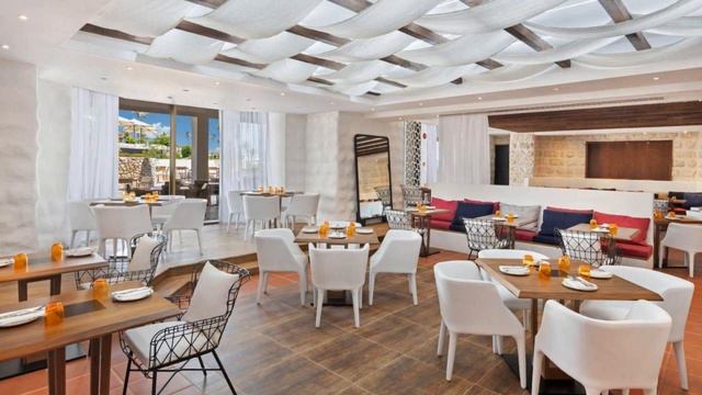 JA Beach Hotel (JA The Resort), Dubai, United Arab Emirates смотреть онлайн