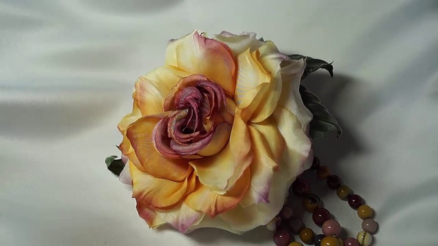 Брошь ручной работы Барокко