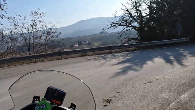 Castello trapezio in Piemonte e il tuo giro invernale in moto смотреть онлайн