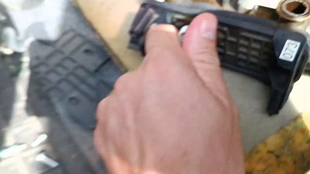 Течёт антифриз в ноги пассажиру Mitsubishi Grandis, проблема в кране радиатора салона 7801A496 смотреть онлайн