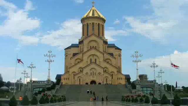 Цминда Самеба-Храм Пресвятой Троицы смотреть онлайн