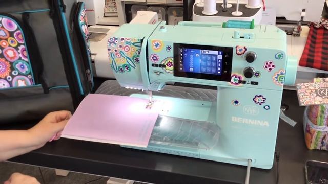 New BERNINA 475 QE Kaffe Edition! смотреть онлайн