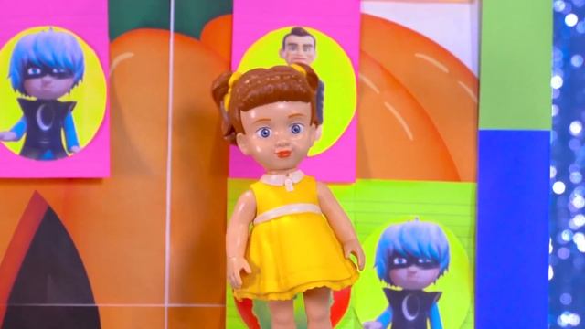 How to Make a DIY Pup Disguise in Ellie's Giant Disc Drop Game | Ellie Sparkles | WildBrain смотреть онлайн