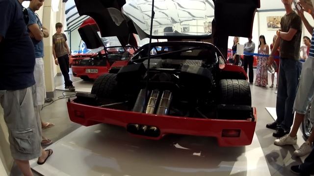 1987 Ferrari F40 - Startup and LOUD revs смотреть онлайн