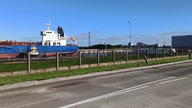 Как провожают пароходы, совсем не так как поезда.. Танкер Donald смотреть онлайн