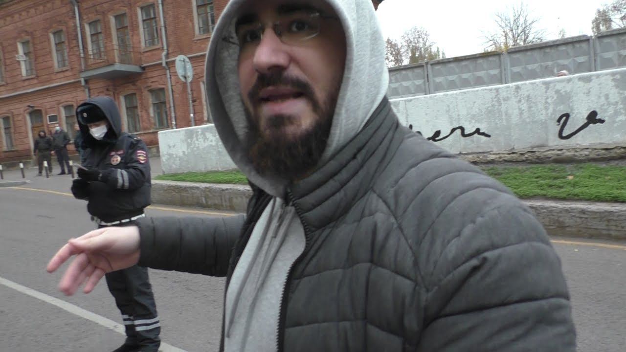 Массовое исчезновение крутых тачек у элитной гостиницы в Воронеже смотреть онлайн