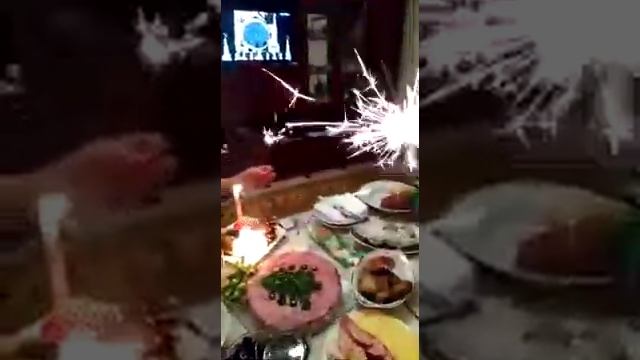 Пожар под бой курантов или чем опасны бенгальские огни смотреть онлайн