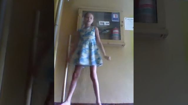 Смешное выступления скунса-огонь,пингвин-роза! смотреть онлайн