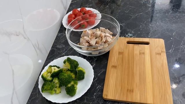 Салат курица с брокколи. Тауық етінен брокколи салаты. Қазақша рецепт смотреть онлайн