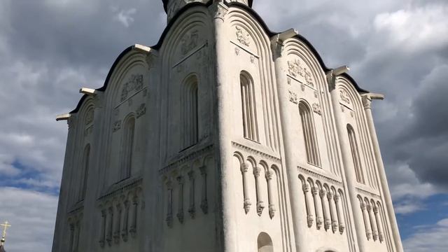 САМЫЙ КРАСИВЫЙ ДРЕВНЕРУССКИЙ ХРАМ || БОГОЛЮБОВО, РОССИЯ смотреть онлайн