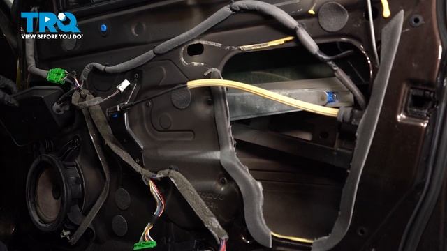 How To Replace Window Regulator Pivot Pin 2001-2007 Volvo V70 смотреть онлайн