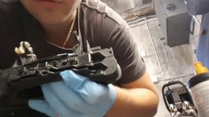 Как снять ручку двери ауди а4 б7.