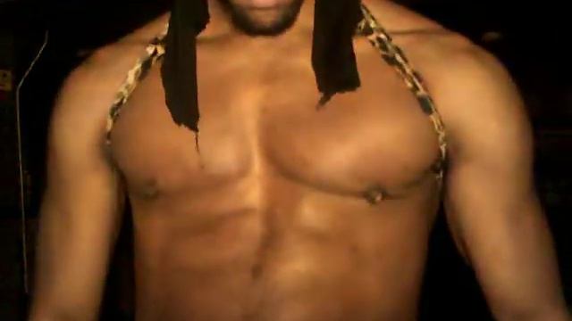 PEC BOUNCE AND FLEXING CLOSE UP'S смотреть онлайн