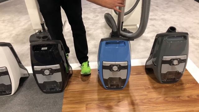 BAGLESS Miele vacuum cleaners. The Miele Blizzard Line up. смотреть онлайн