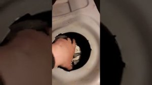 КАК ЗАМЕНИТЬ ТОПЛИВНЫЙ НАСОС  В БАКЕ НА РЕНО ЛОГАН