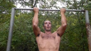 Накачать плечи на турнике 2 упражнения