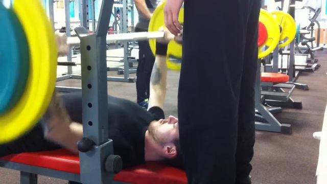 Веган и Мясоед. Жим лежа 70 кг мясоеда или что-то много. смотреть онлайн