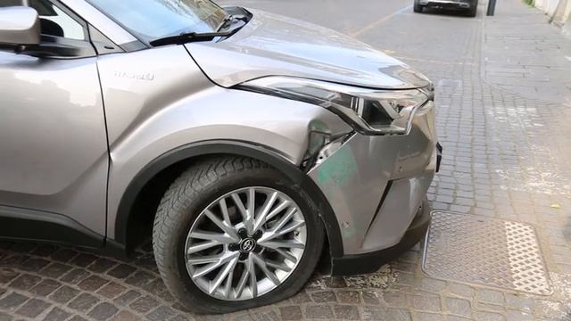 Incidente a Rovigo, conducente centra le fioriere della zona pedonale e poi rimane a piedi смотреть онлайн