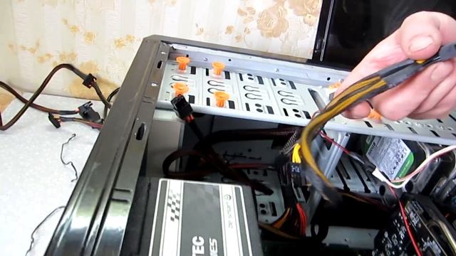 Устанавливаем блок питания в ПК! Chieftec 650W GPS 650 80+GOLD TUV CE 6 шт смотреть онлайн