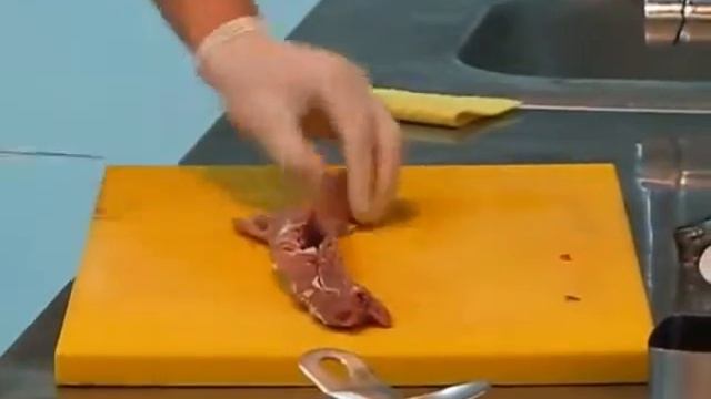 Ресторан Чарда. Відео рецепт. Вирізка свинна смажена на грилі з овочевим соте під соусом “Тим’ян”