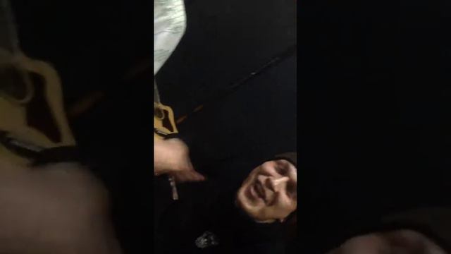 Парень круто поёт под гитару, VoRoN...... смотреть онлайн
