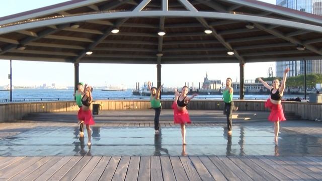 Kennedy Dancers Tarantella on the Pier смотреть онлайн