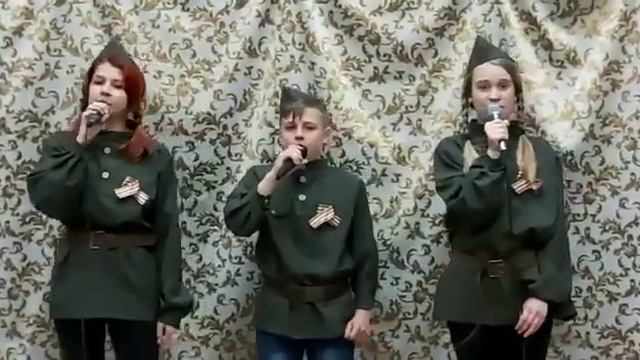 Вокальная группа "Созвездие" -"Темная ночь" (из к/ф "Два бойца") смотреть онлайн