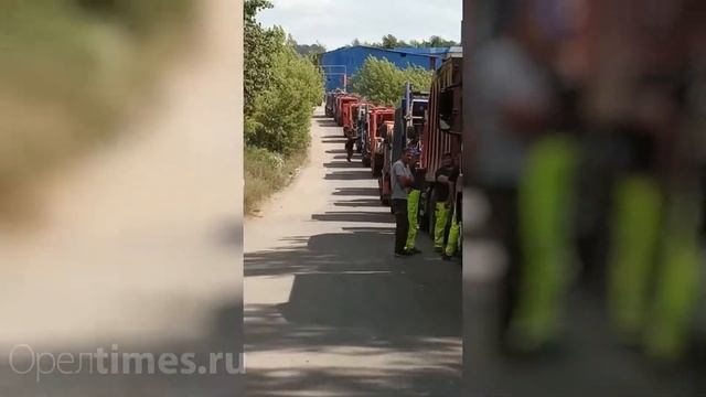В Орле перевозчики мусора ждут разгрузку на «ЭкоСити» уже пять часов смотреть онлайн