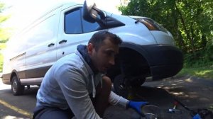 Замена передней ступицы с тормозами своими руками на форд транзит 2015 года. Быстро и просто.