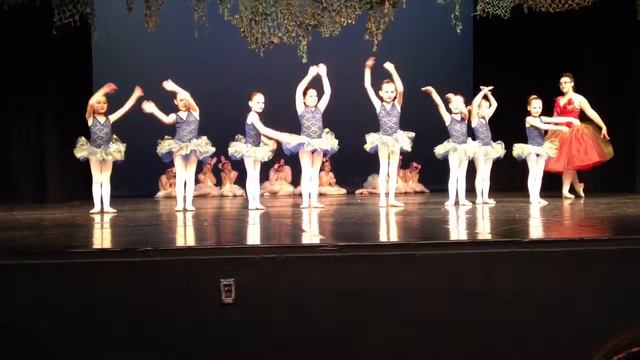 Rhiannon in "Snow White" ballet dress rehearsal!:) she's the 4th one from the left:) смотреть онлайн