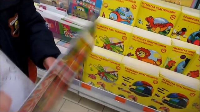 Шопинг в магазине покупаем сладости и конфеты Shopping A Lot Of Sweets And Chocolates