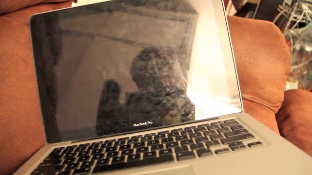 Old 13" MacBook Pro with New Corsair Force 3 SSD Hard Drive смотреть онлайн