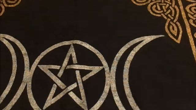 Under Cover Tarot: The Enchanted Lenormand Oracle Cards смотреть онлайн