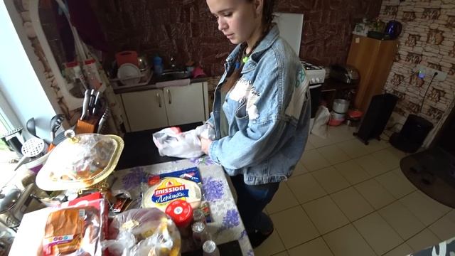 СДЕЛАЛ ЗАТИРКУ НА ПЛИТКЕ / ПОМЫЛИ ПОЛЫ В НОВОМ ДОМЕ / АНГЕЛИНА СДЕЛАЛА РЕСНИЦЫ / ЗАБРАЛ МАШИНУ /ВЛО смотреть онлайн